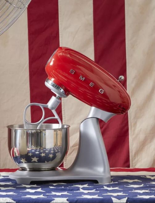 Планетарный миксер Smeg SMF02RDEU